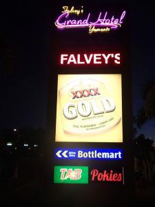 Illuminated pylon with LED screen